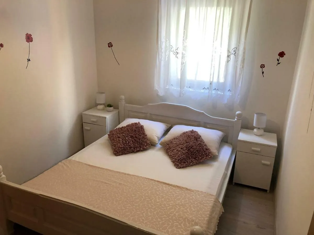 Apartments Vrdoljak Pag Town